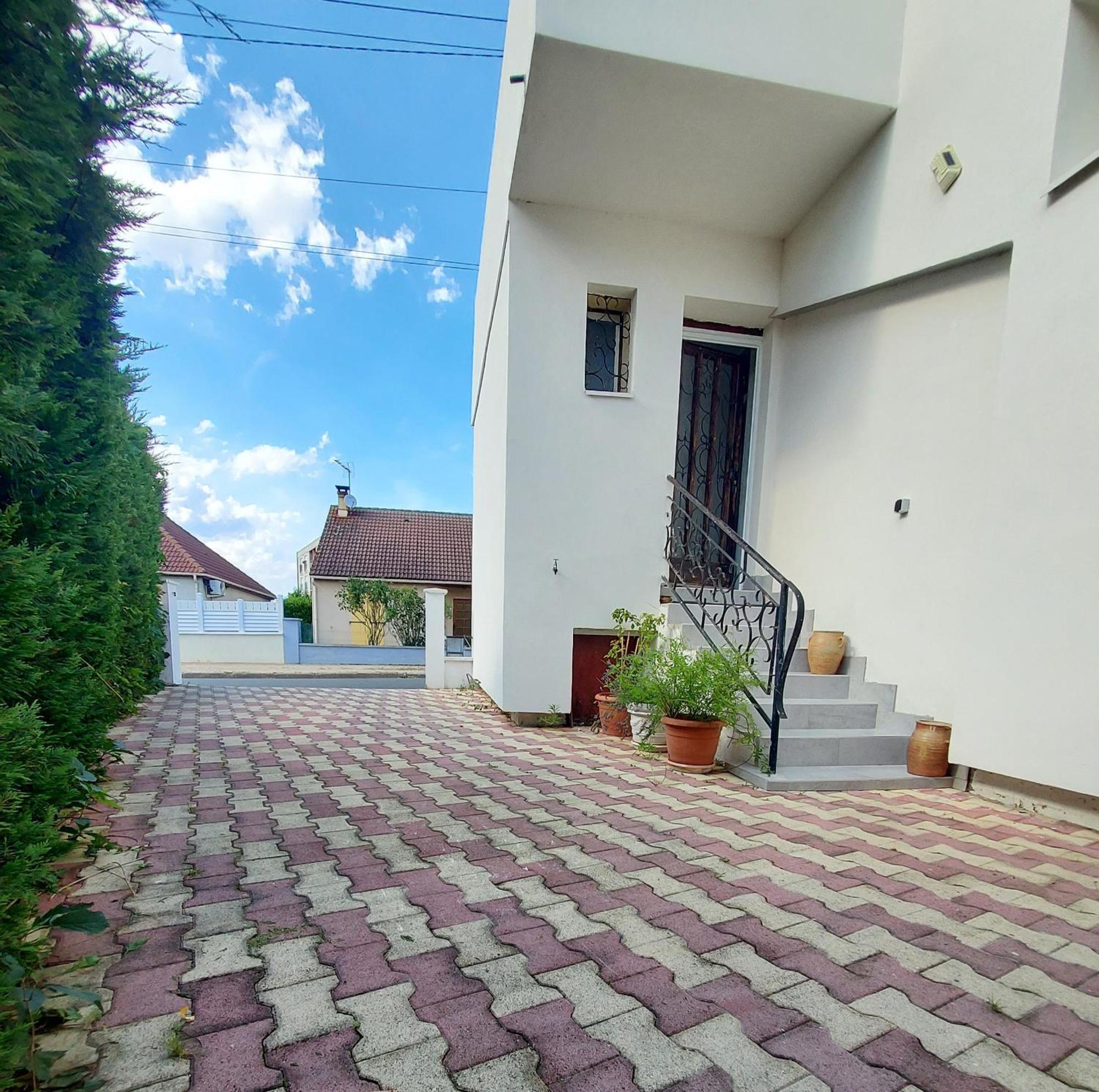 Appartement Meuble Avec Deux Chambres ムーラン エクステリア 写真